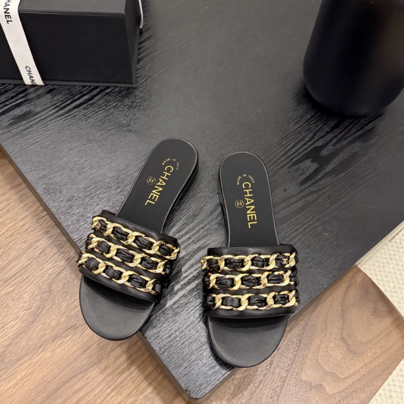 Ch**el slippers